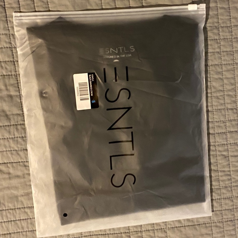 ESNTLS Black tee size s